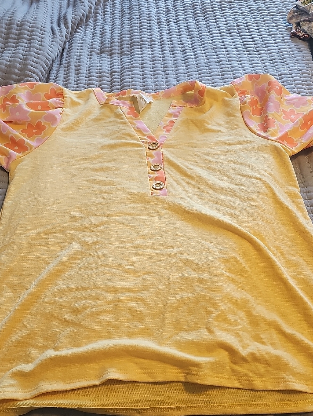 Bibi CUTE top FLORAL Puff  sleeves Size L EUC